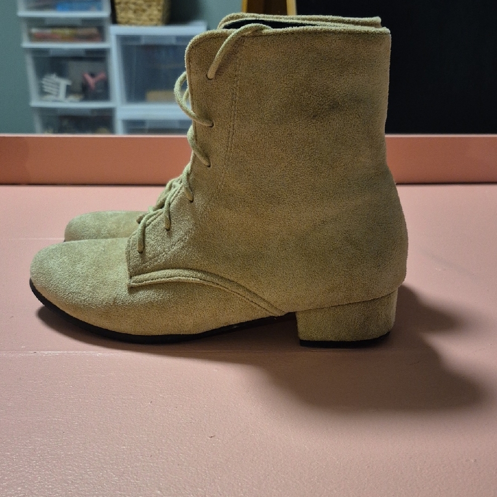 Suede boots